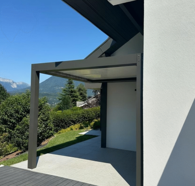 Pergola bioclimatique en aluminium grise