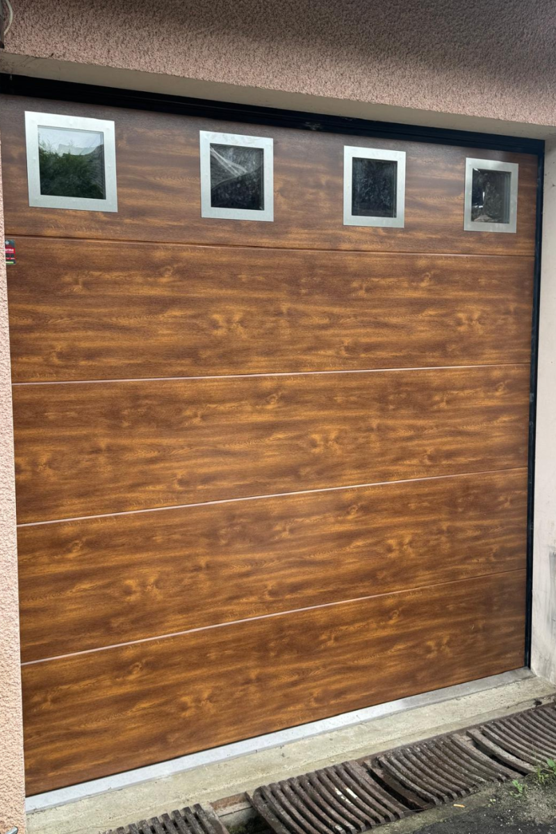 Porte de garage motorisée chêne doré